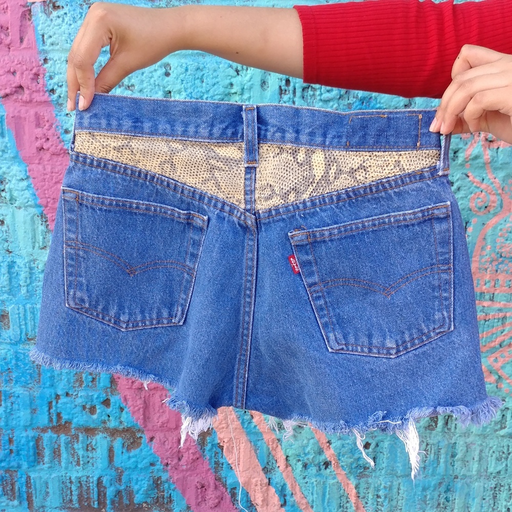Vintage Levi's 501 Rattlesnake Daisy Dukes - Picture 2 of 4